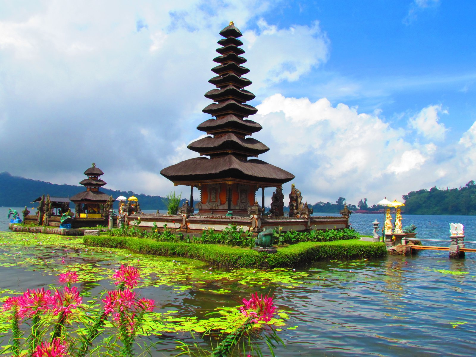 http://www.maribalitours.com/wp-content/uploads/2015/04/Ulun-Danu-Temple-at-Beautiful-stunning-look-at-Beratan-lake-side-in-Bedugul-highland-Bali-island-Indonesia-Mari-Bali-Tours-90.jpg