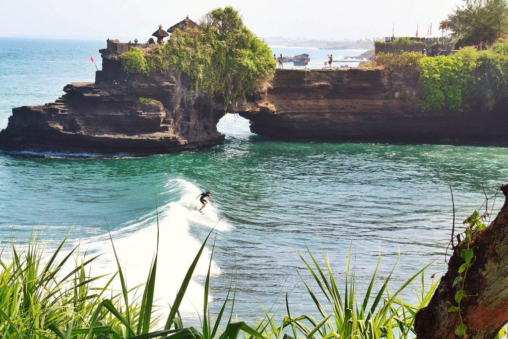 Pura Batu Bolong at beautiful stunning looks in tanah Lot temple area, Tabanan regency, Bali island, Indonesia - Mari Bali Tours 