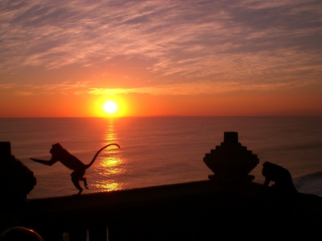Uluwatu Temple with beautiful stunning sunset & ocean view - Mari Bali Tours