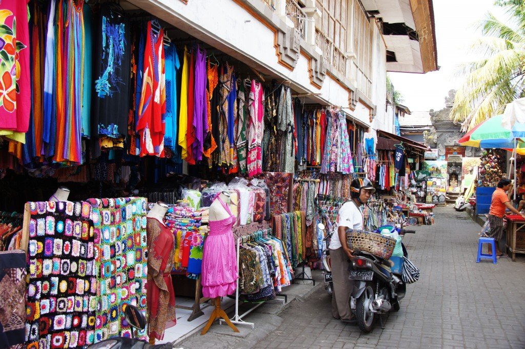 Ubud art market in Ubud center - Mari Bali Tours