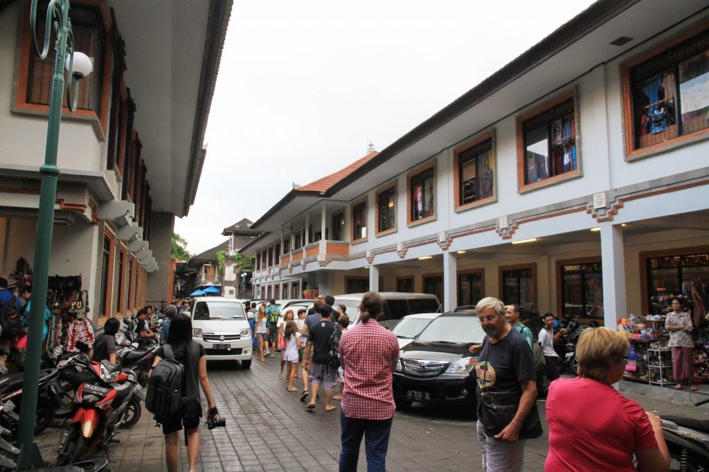 Ubud art market in Ubud center - Mari Bali Tours