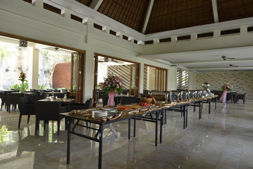 Having lunch at Garuda Wisnu kencana (GWK) at Pecatu area - Bali Indonesia - Mari Bali Tours 