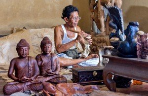 Wood carving in Mas village, Ubud - Mari Bali Tours (3)